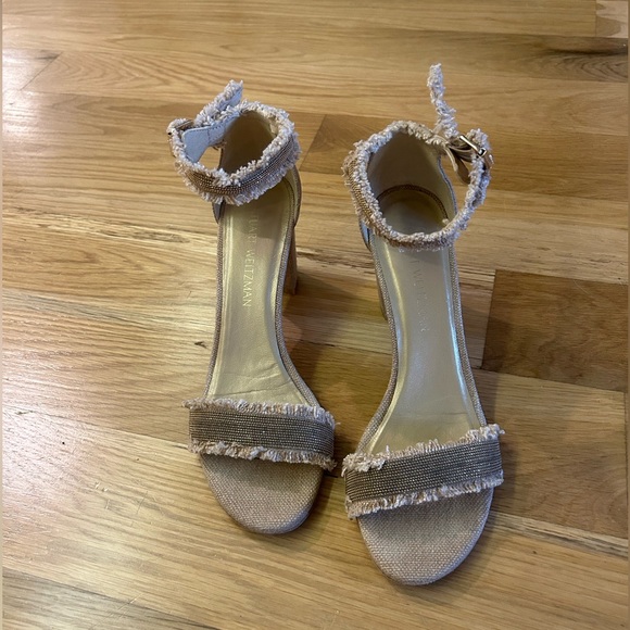 Stuart Weitzman Tan Chaingang Frayed Heel Sandal Sz 8.5 $Orig $450 - Picture 4 of 9